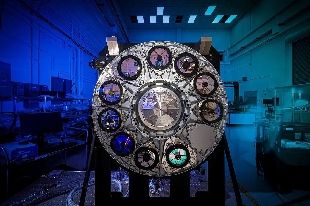 01-RomanScope-ElementWheelAssemblyInObservatorysWideFieldInstrument-Credit-BellAerospace