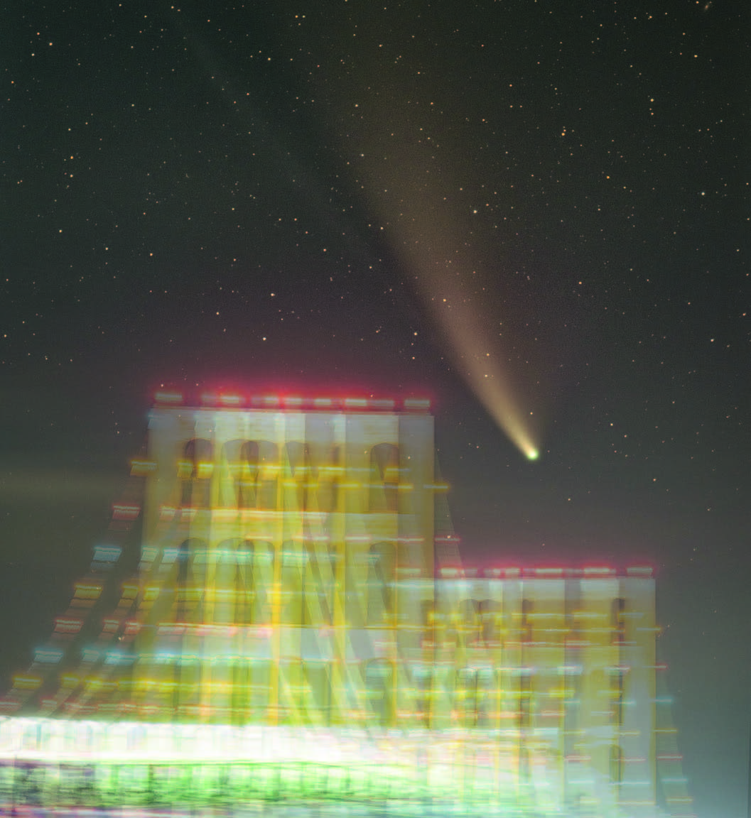 in-focus comet, blurred bridge, more detail in comet tail