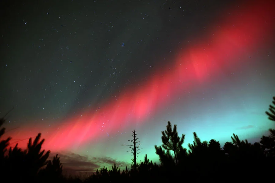 SAR arc becomes brilliant red aurora