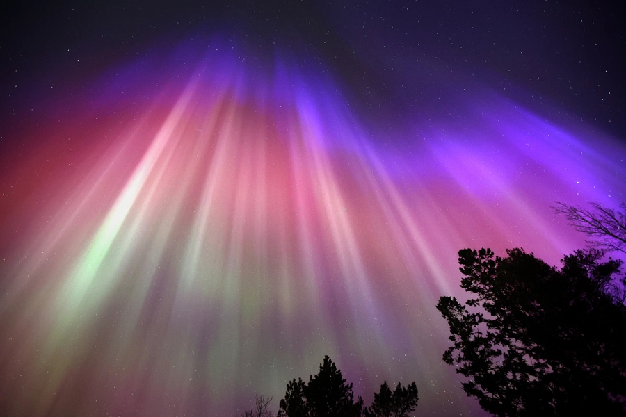 Tall aurora pillars Jan. 20, 2026