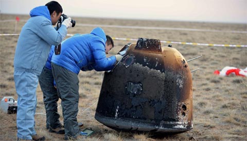 FROM THE EARTH TO THE MOON 〈5枚組〉 China's lunar test spacecraft takes incredible picture of