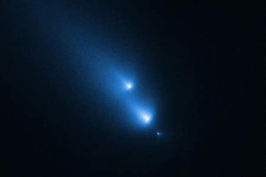 Fragmenting comet