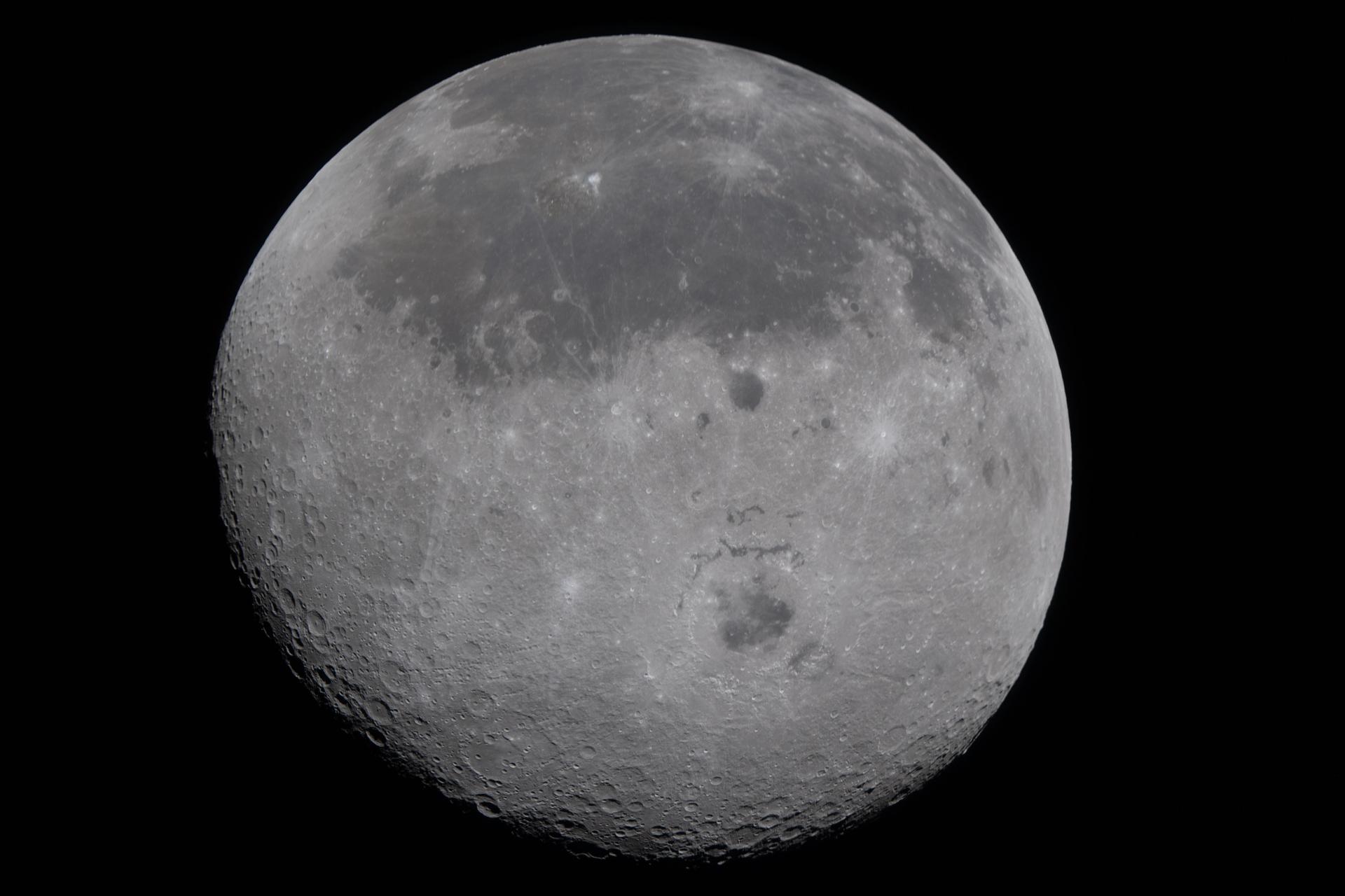 The Moon, with Orientale Basin in the middle, nearside above it and farside below.