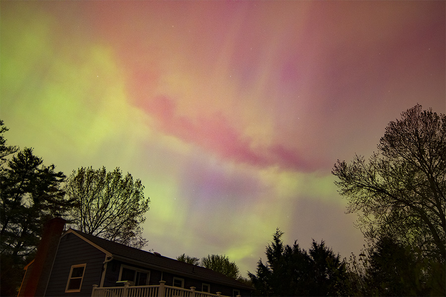 Green and red aurorae