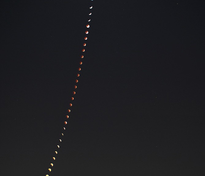 Total Lunar Eclipse - 10 December 2011 | Sagar Gokhale - Sky & Telescope