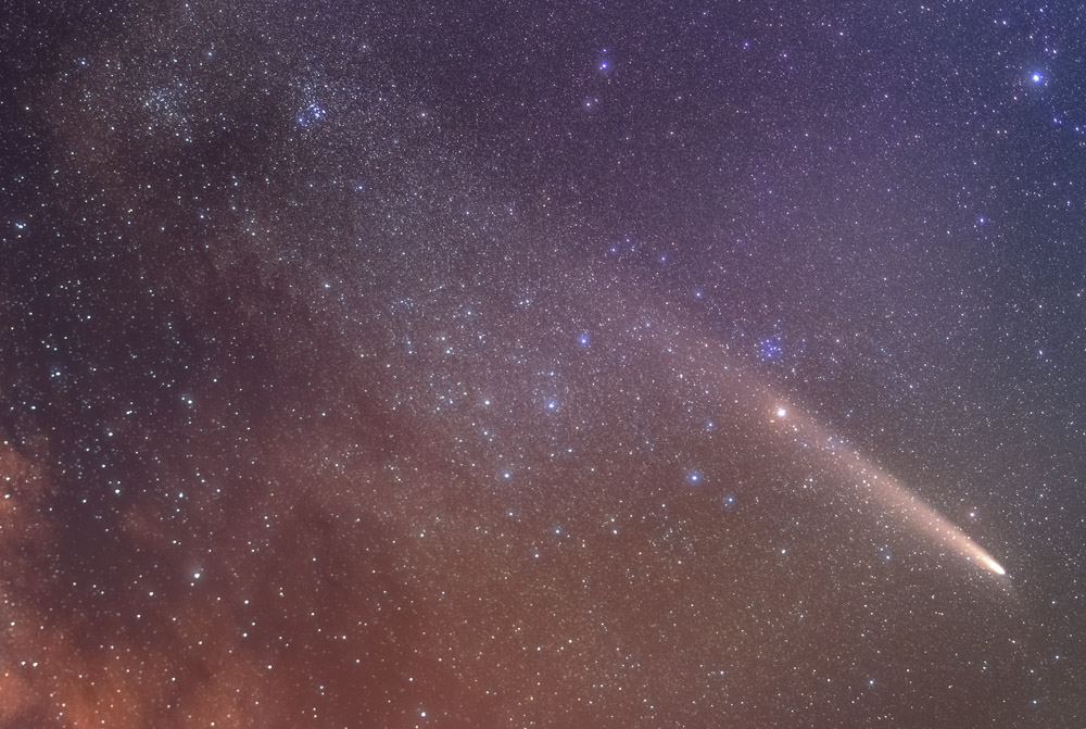Tsuchinshan Atlas Comet hovers among the Milky Way