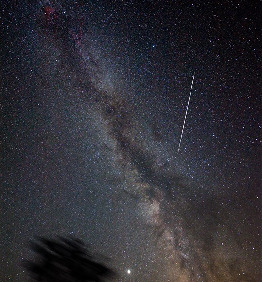 Meteor in the Milky Way | Alex Conu - Sky & Telescope